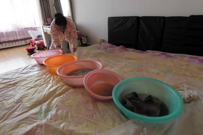 原平楼上漏水，住户失联，小区没物管，业主维权难！律师来支招……